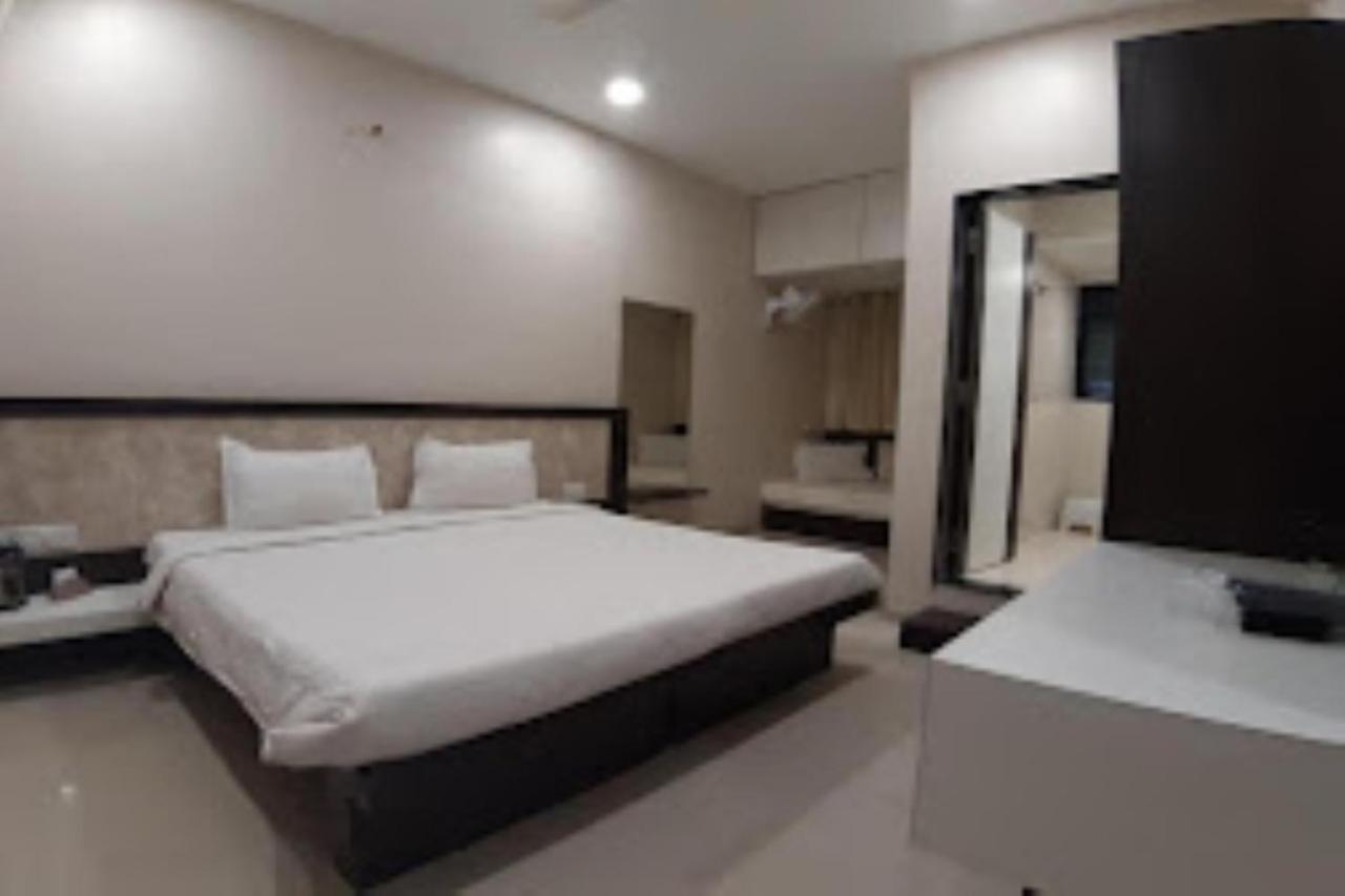 Hotel Cool Palace, Nashik Zewnętrze zdjęcie